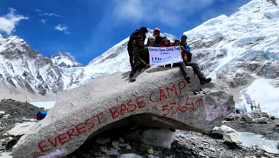 Pegunungan Himalaya Bersalju